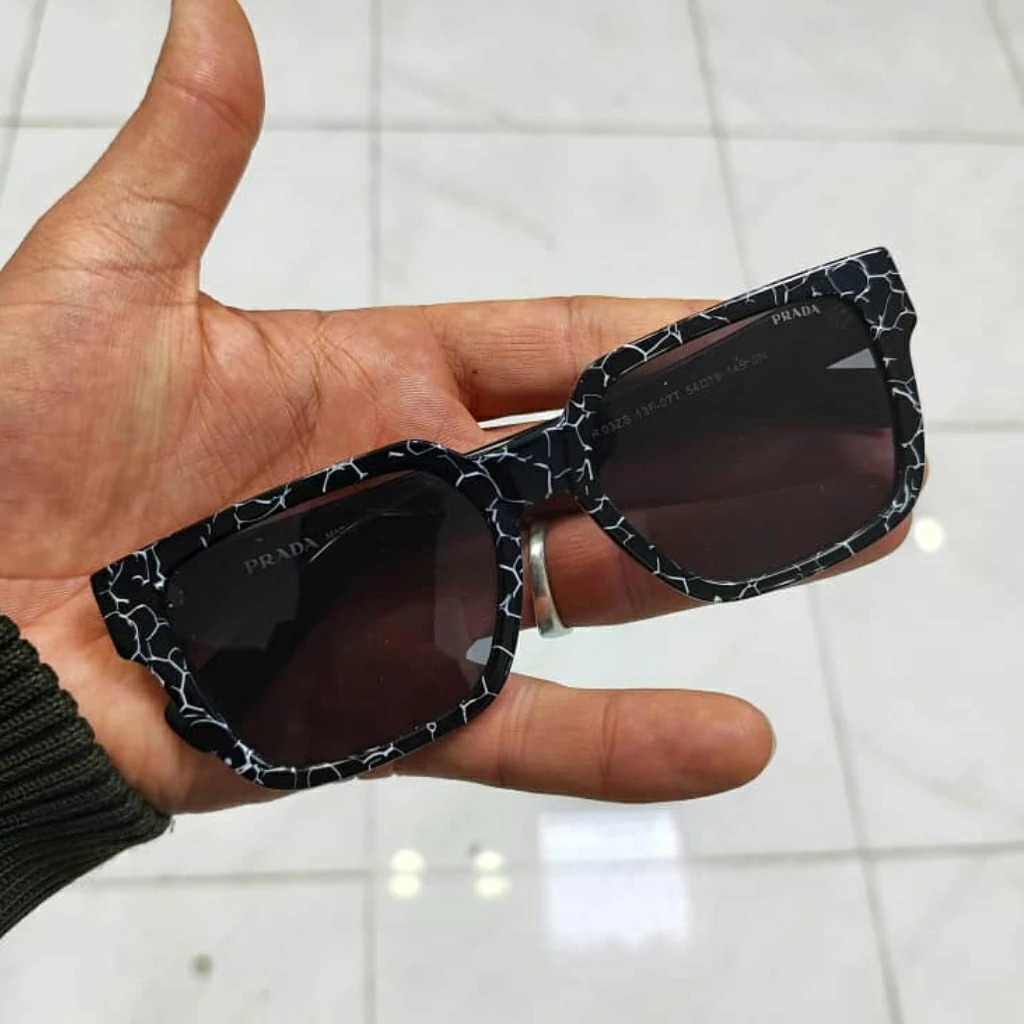 عینک آفتابی پرادا مدل SPR 03ZS 54 رنگ مشکی با خط سفید